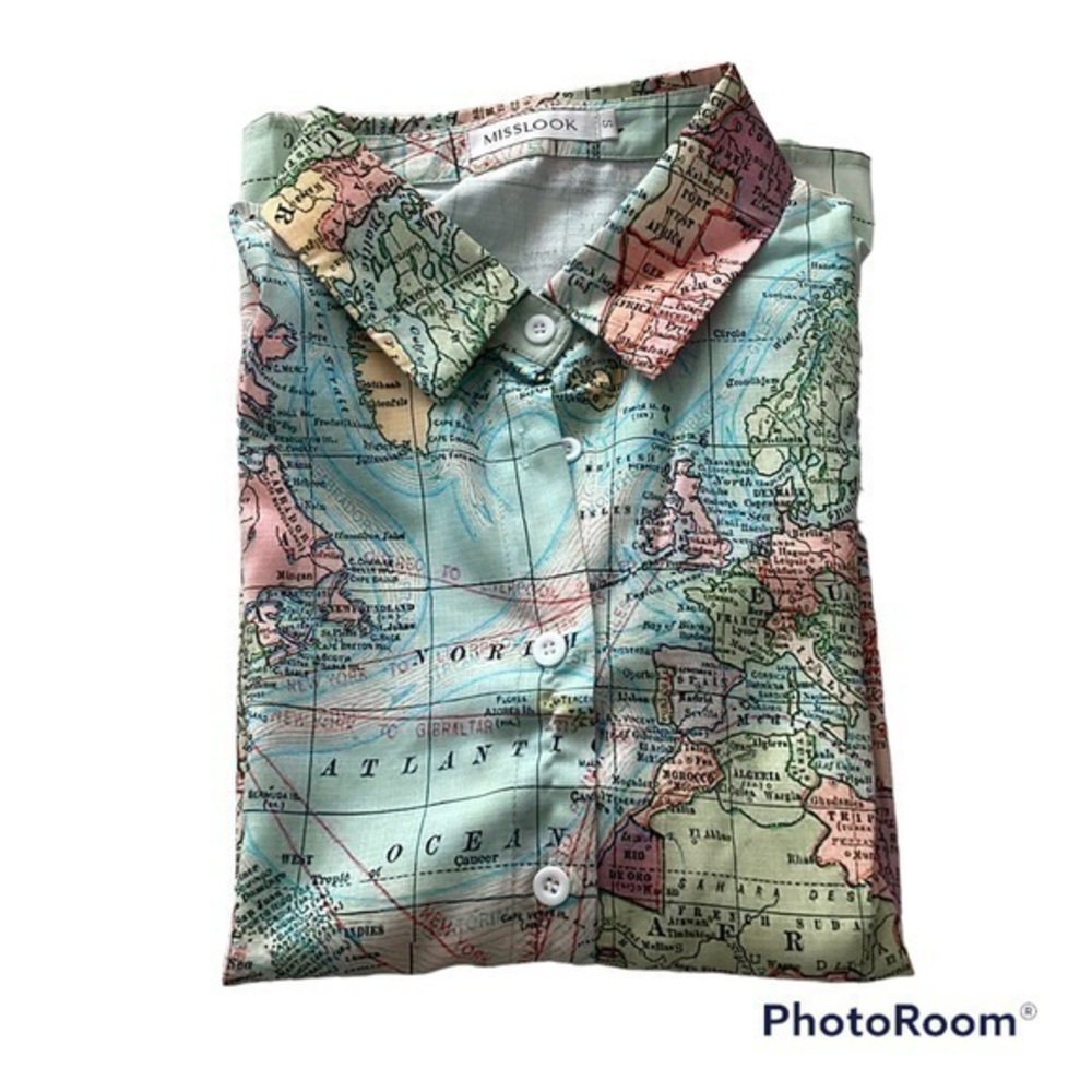 BNWOT World Map Button Down Front Size Small Blouse